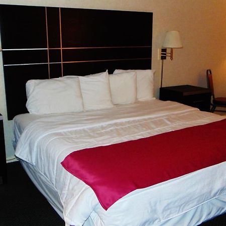 Oceanside Lodge Marmora Экстерьер фото