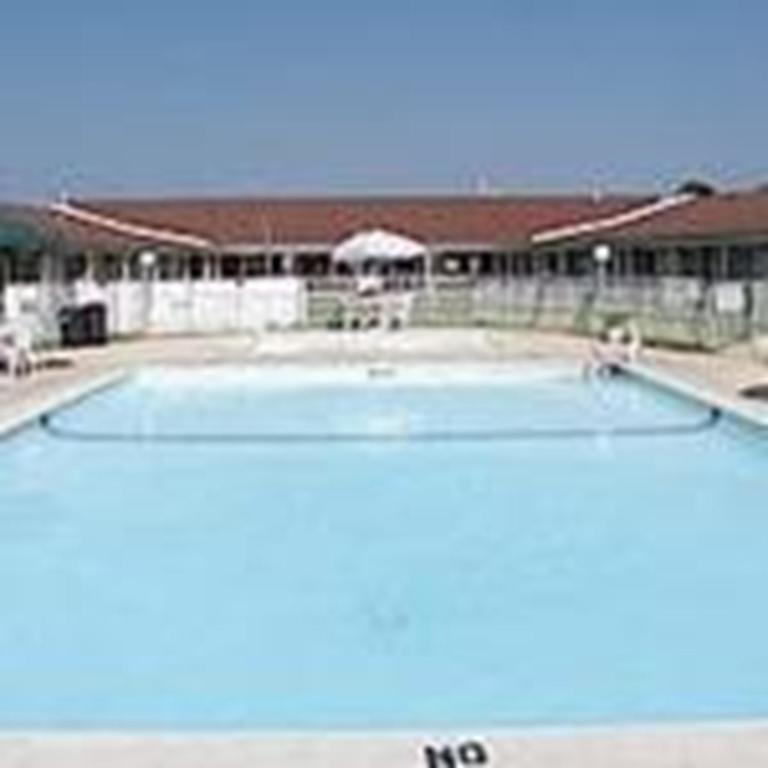 Oceanside Lodge Marmora Экстерьер фото