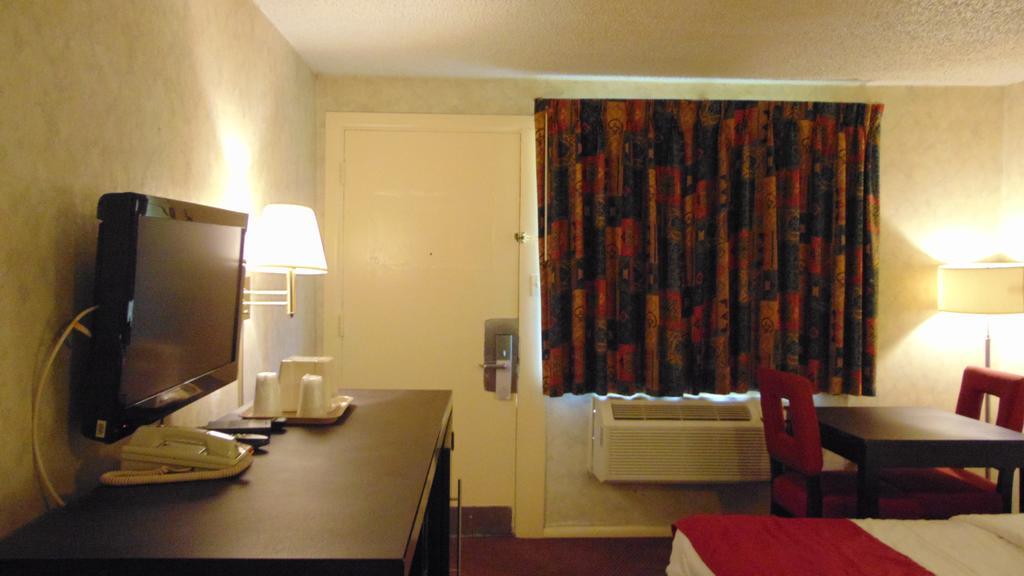 Oceanside Lodge Marmora Экстерьер фото