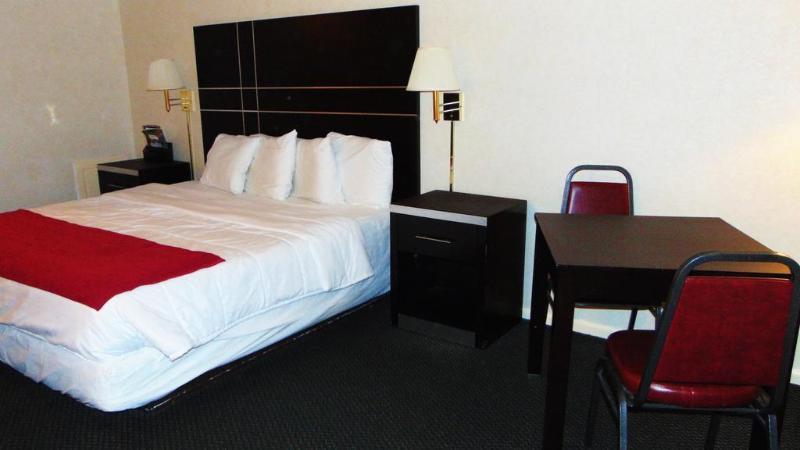 Oceanside Lodge Marmora Экстерьер фото