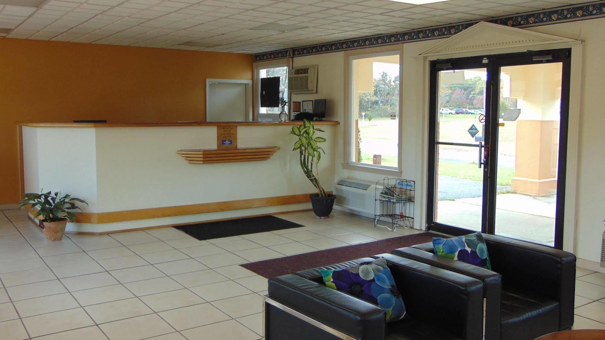 Oceanside Lodge Marmora Экстерьер фото
