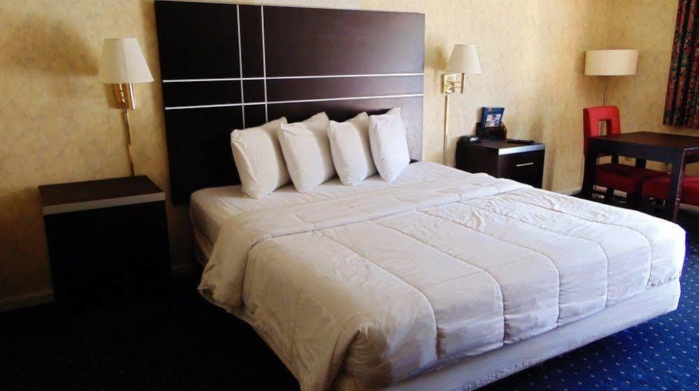 Oceanside Lodge Marmora Экстерьер фото